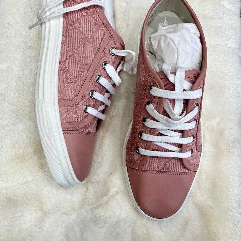Brand New Never Worn Gucci sneakers